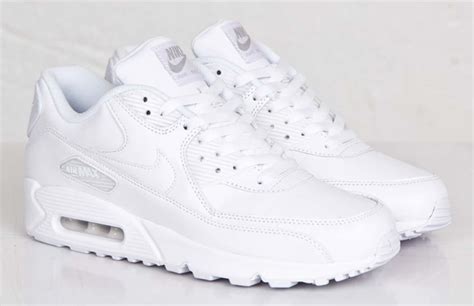 weisse nike air maxx|white air max shoes.